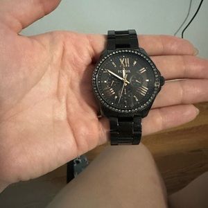 Black Fossil watch, no issues! I just no longer wear it, needs a watch battery